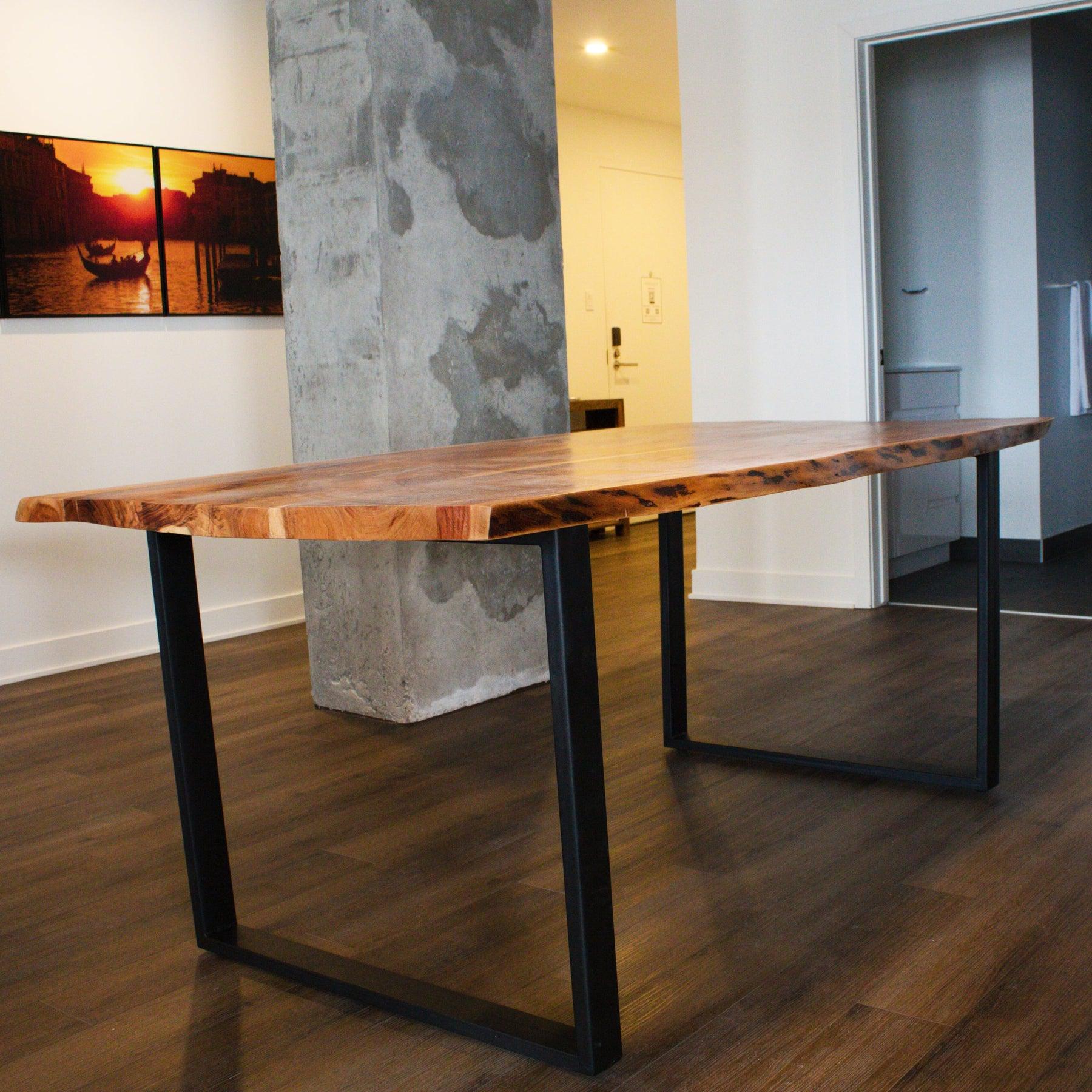 Table à manger Live Edge | Table industrielle en bois naturel avec pieds en fer noir | Table en bois massif